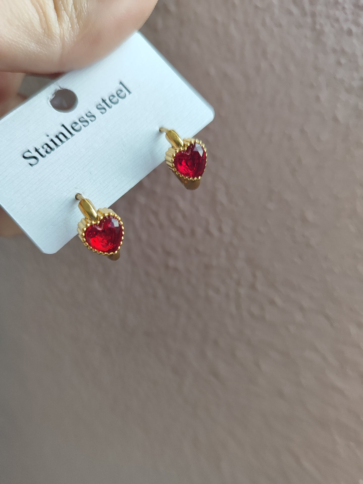 Ατσάλινα σκουλαρίκια!