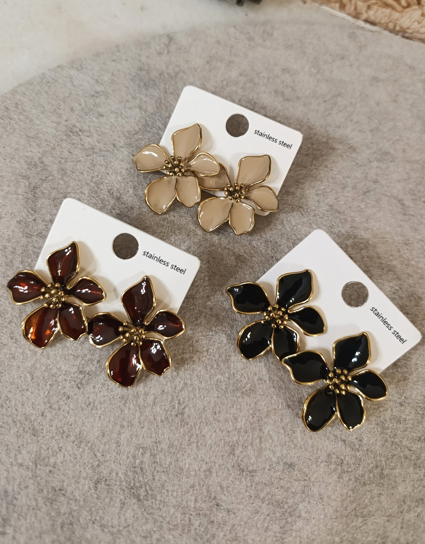 Ατσάλινα σκουλαρίκια!